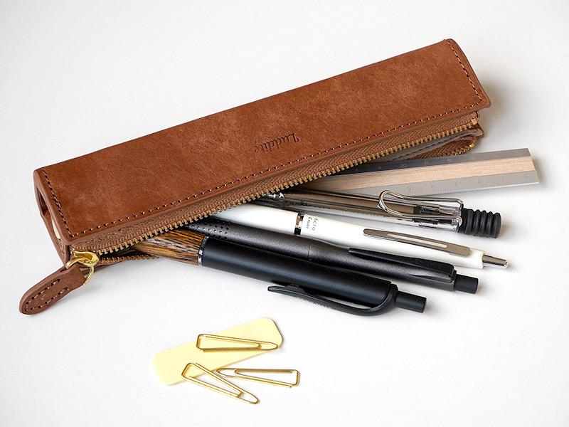 厳選されたお気に入りの筆記具と一緒に