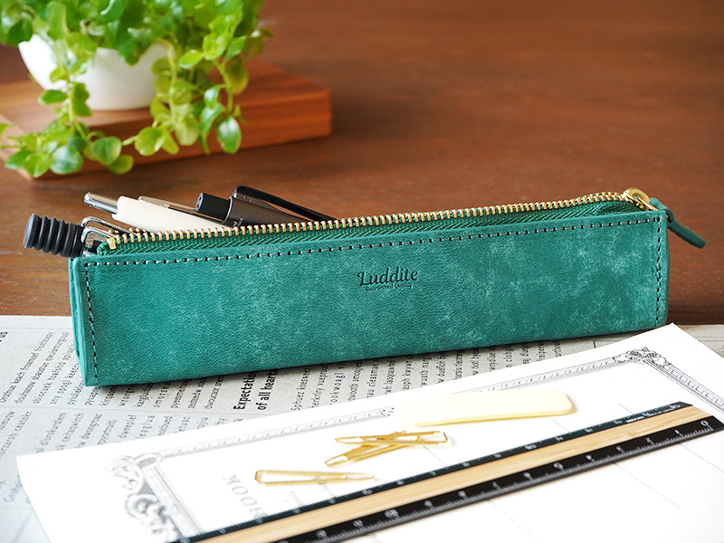 お気に入りの筆記具と一緒に