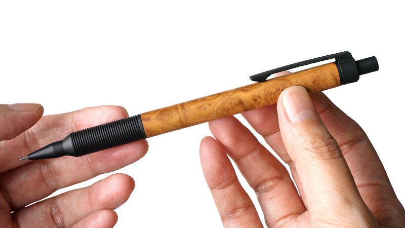 木と真鍮の融合