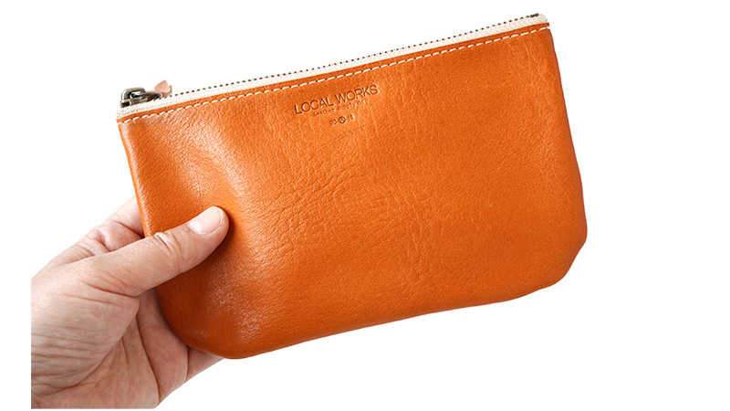 本革ならでは、しっとりとした質感。