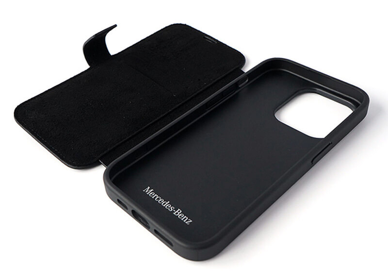 フレーム部分は弾力のあるTPU素材なので、落下時の衝撃を緩和し大切なiPhoneを守ります。