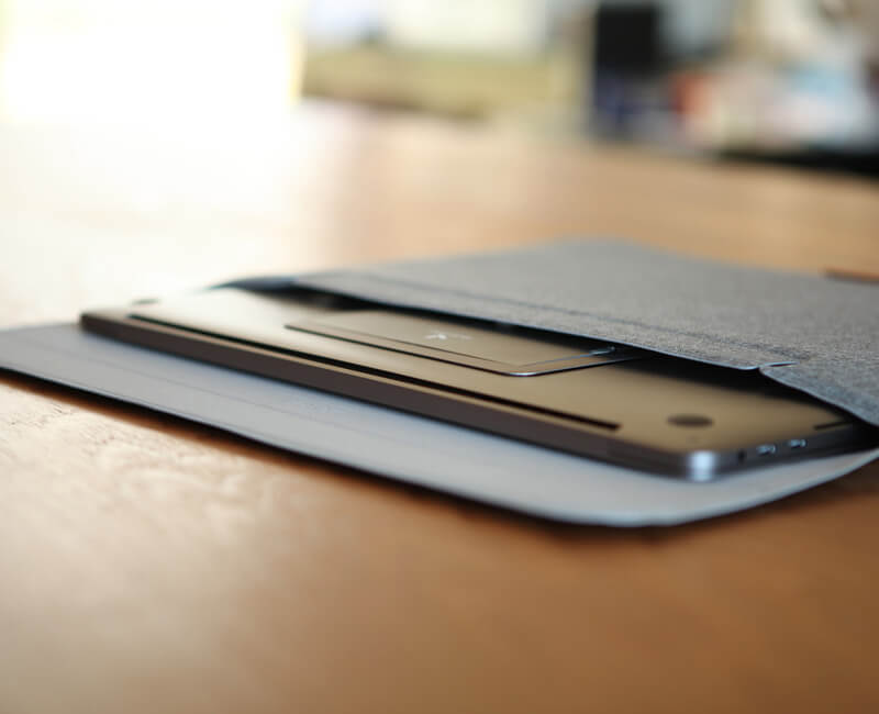 人間工学に基づく、世界最薄スタンド