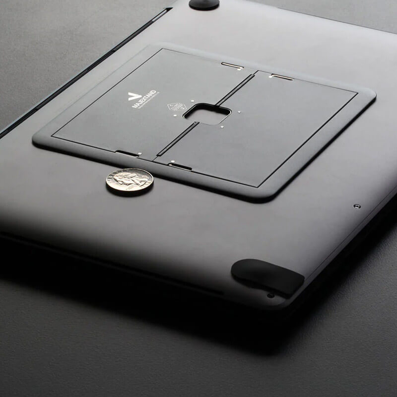 精密な技術による最先端デザインのPCスタンド