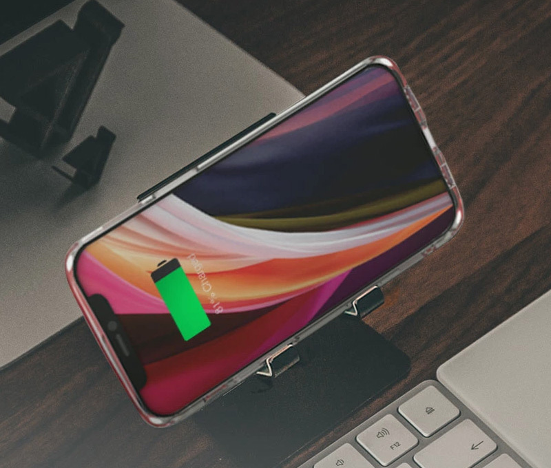 ワイヤレス充電・ケーブル充電両方対応