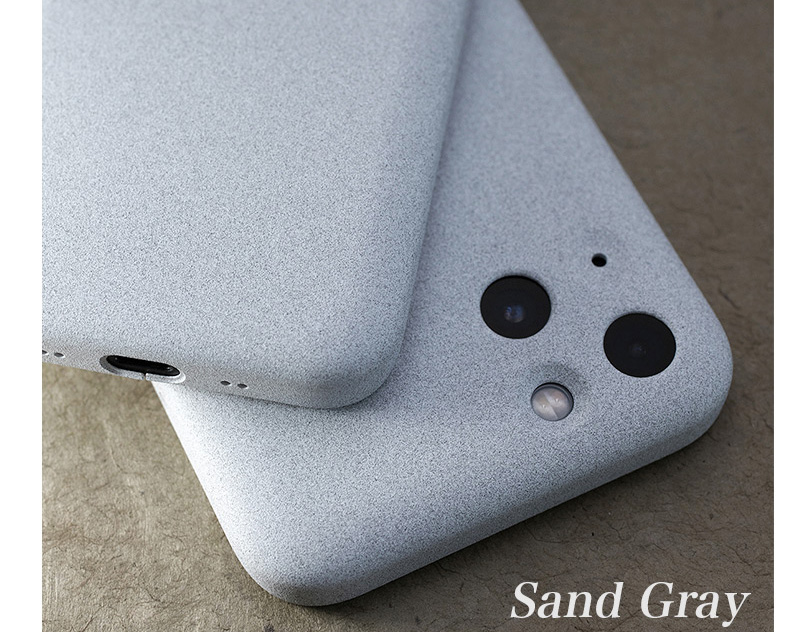 まるで砂岩から削り出された塊のような存在感