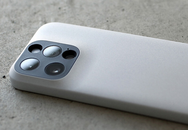 リアカメラを汚れや傷から保護します