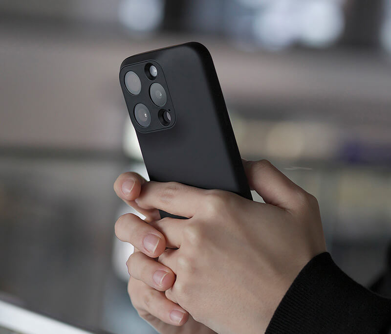 手に吸い付くような 持ちやすさ