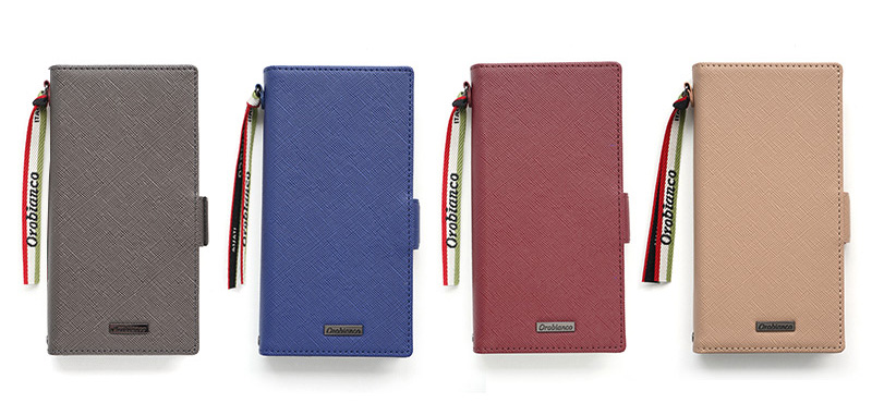 上品且つどんな場面でもフィットするサフィアーノ調PUレザーを使用。Orobiancoのロゴが刻まれたプレートとトリコロールリボンがアイコンです。