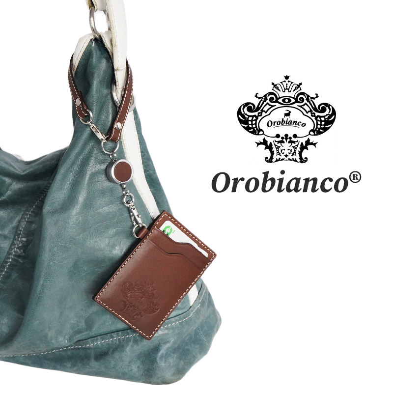 バックに取り付け可能なパスケース