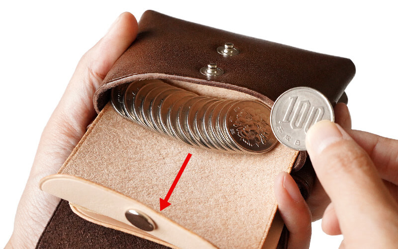 小銭もたっぷり収納可能。