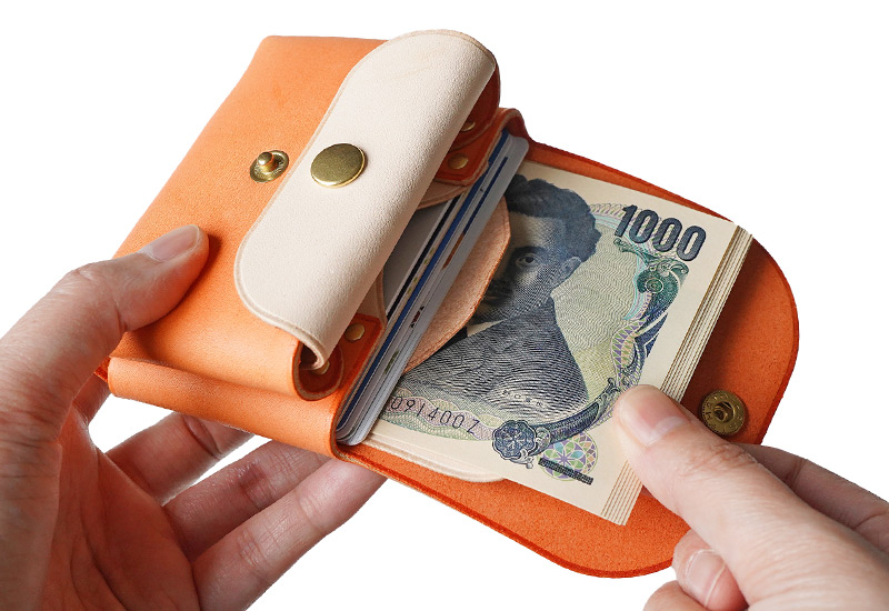 お札が折れることなく、スムーズな出し入れが可能