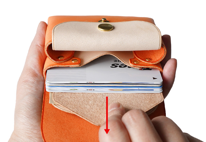 カード収納枚数は約8枚