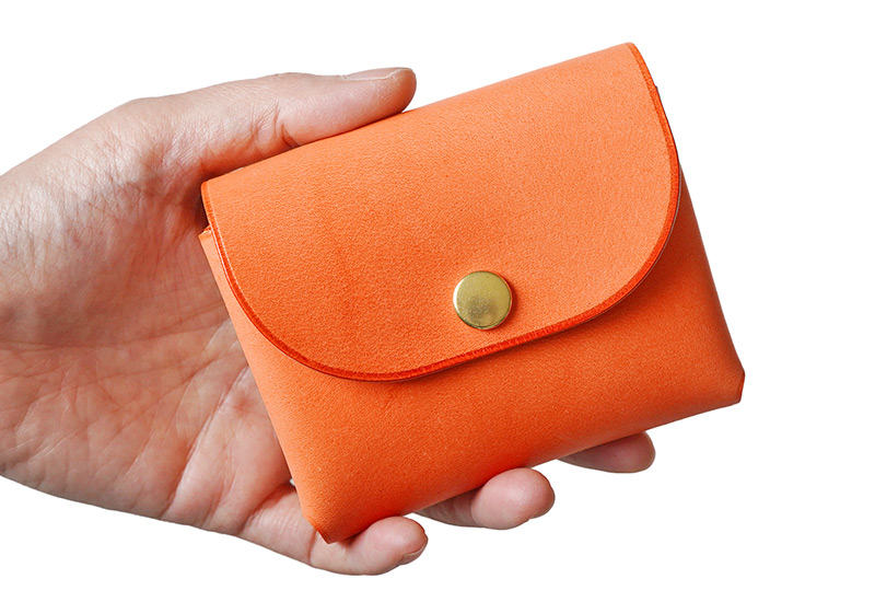 片手に収まるミニ財布
