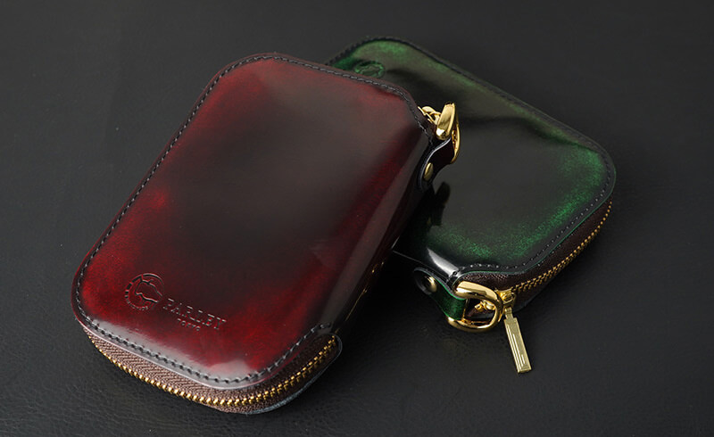 コードバンのような輝きとグラデーションが美しい、牛革キップレザー