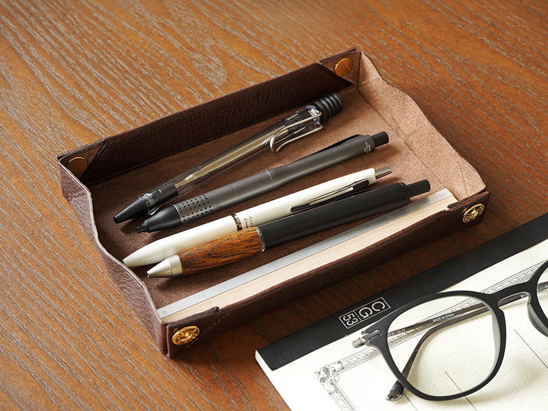 一枚革の折りたたみ筆箱