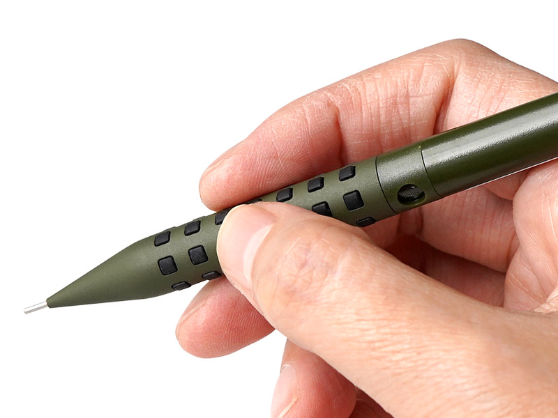 しっかり握れるラバー付き金属グリップ