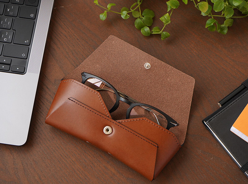 使うほどに色艶が増し、味わい深い変化が楽しめるレザー