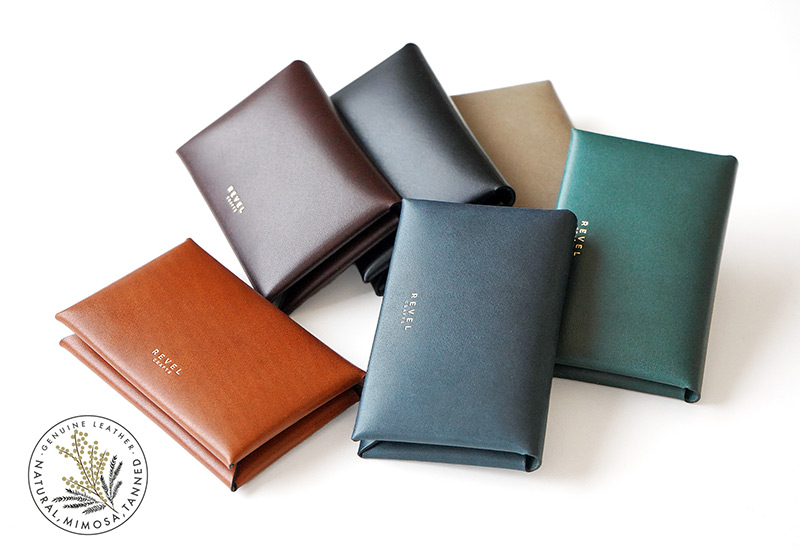 環境に配慮した、REVELオリジナルレザーを使用