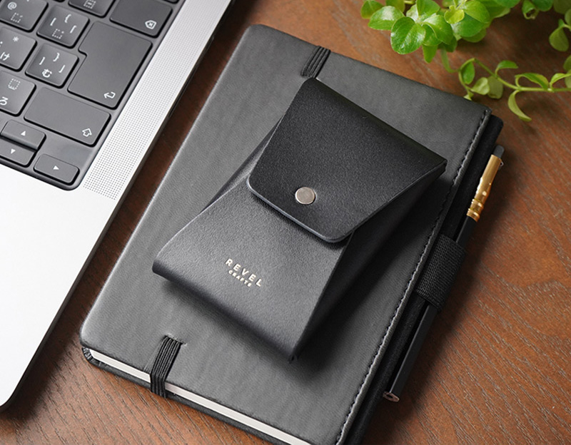 REVEL VERTICAL CARD CASE