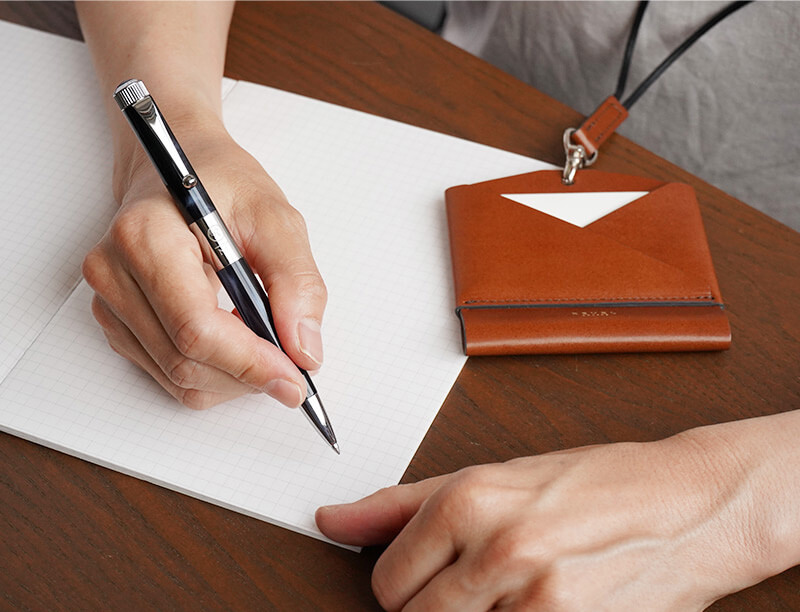 直径11ｍｍくらいまでのペンが収納可能です。