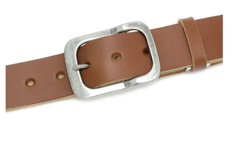 幅広いシーンで活躍する変形ギャリソンバックル