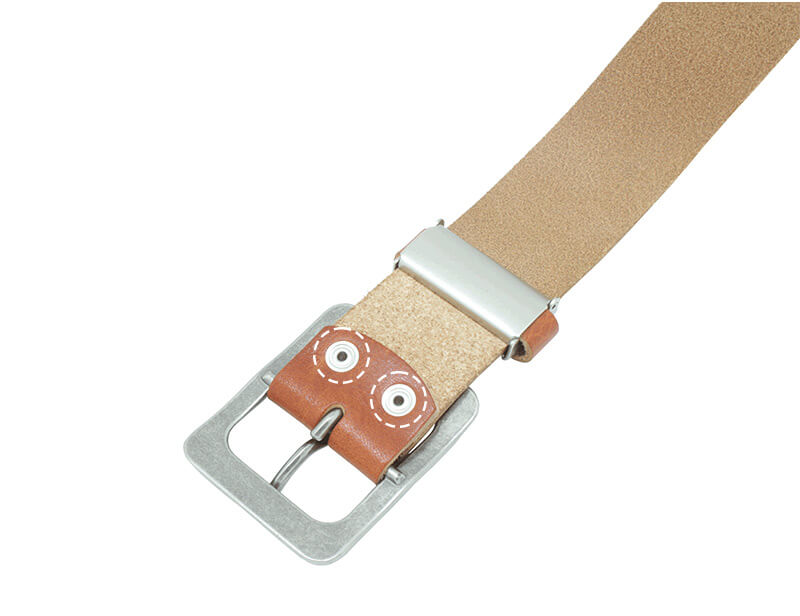 バックル着脱が簡単にできるスナップボタン式。お好みのバックルに付替えが可能です。