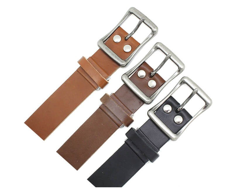 流行に左右されず長く愛用できるシンプルなスクエアバックルで、フォーマルからカジュアルまで広くお使い頂けます