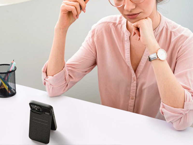 スタンド機能付き