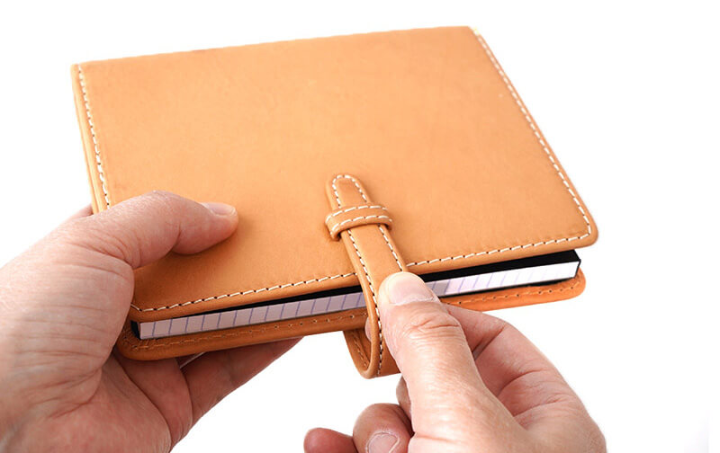 シンプルな差し込み式ベルト