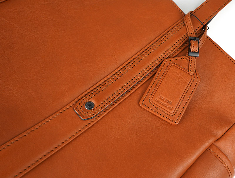 高級感のある質感が魅力オイルドレザー