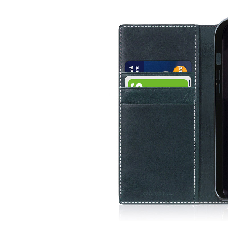 豊富なカード収納ポケット付き