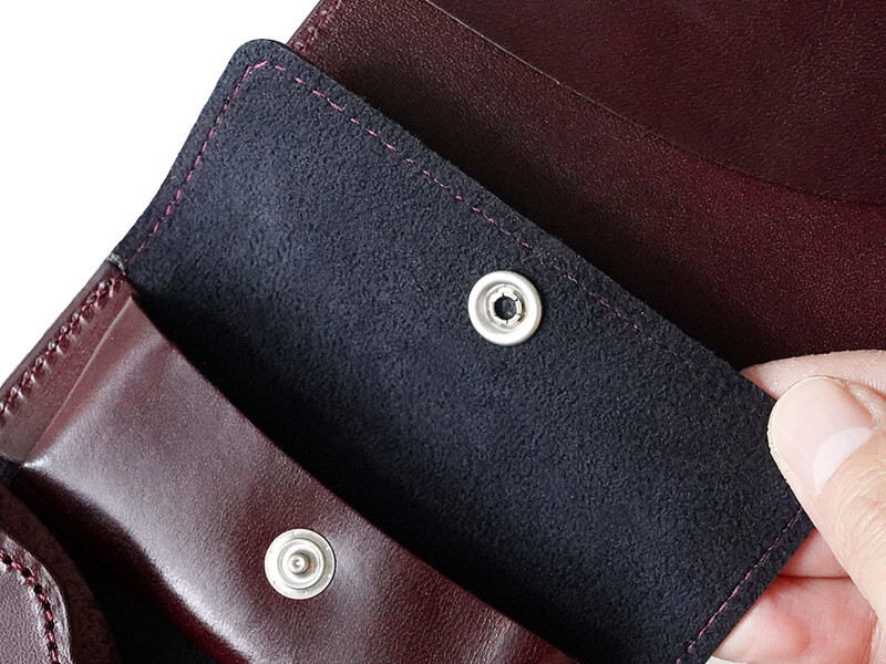内側は高品質な合皮スウェード