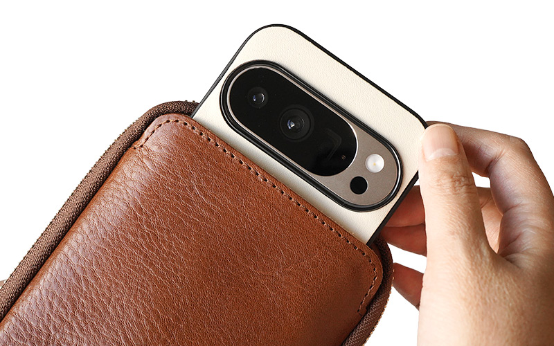 すぐに取り出せるフロントポケット