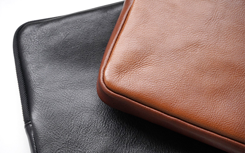 革の本場イタリア サンタクローチェ地方にあるCONCERIA ATHENA社製のレザーを使用