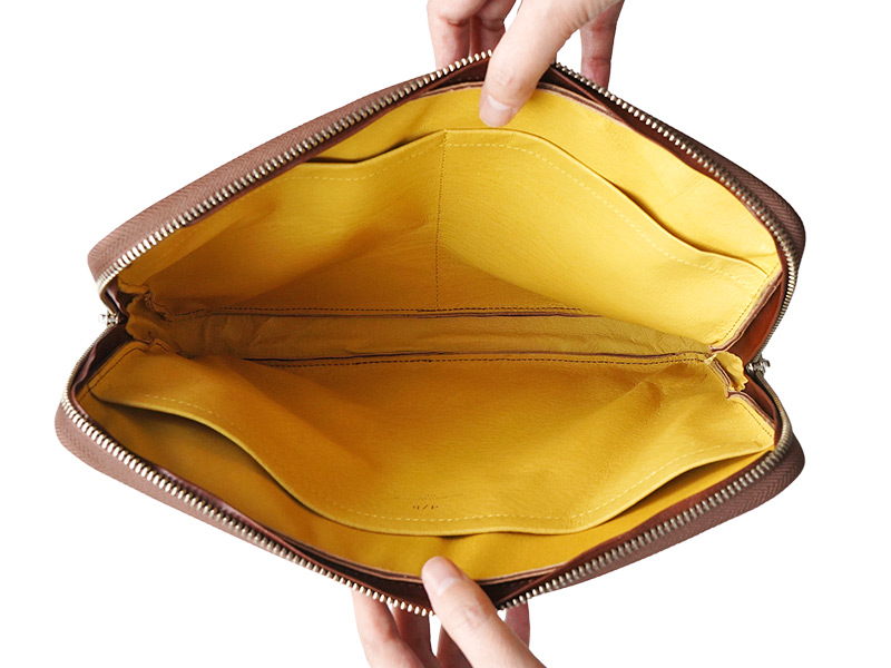 がばっと大きく開きます