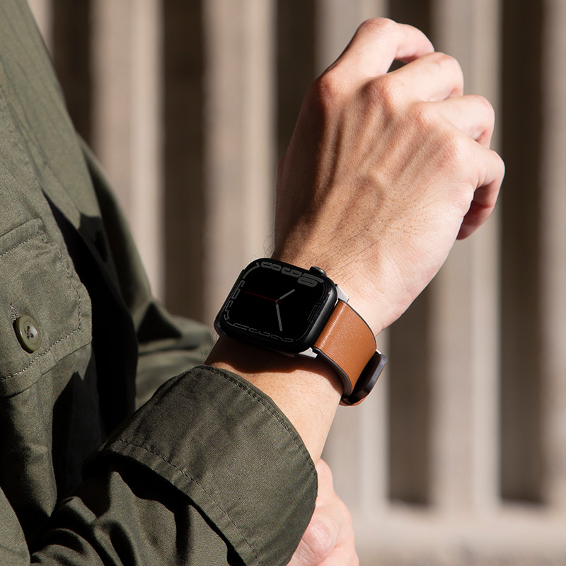 シーンを選ばない、洗練のレザーバンド