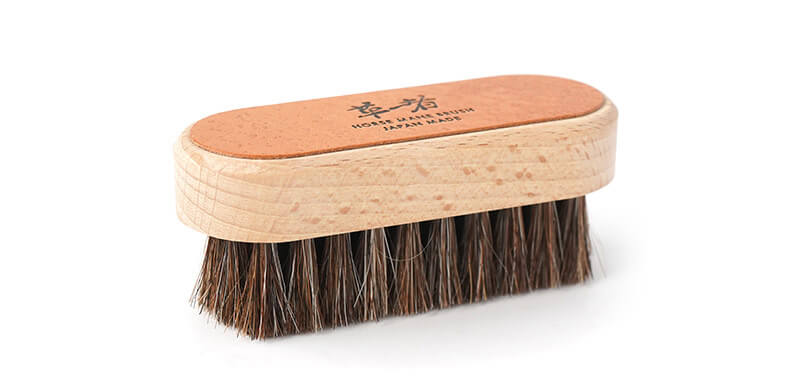 馬のたてがみで作られた国産ブラシ