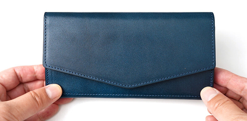 圧倒的小ささ。大きく開いて一目瞭然。