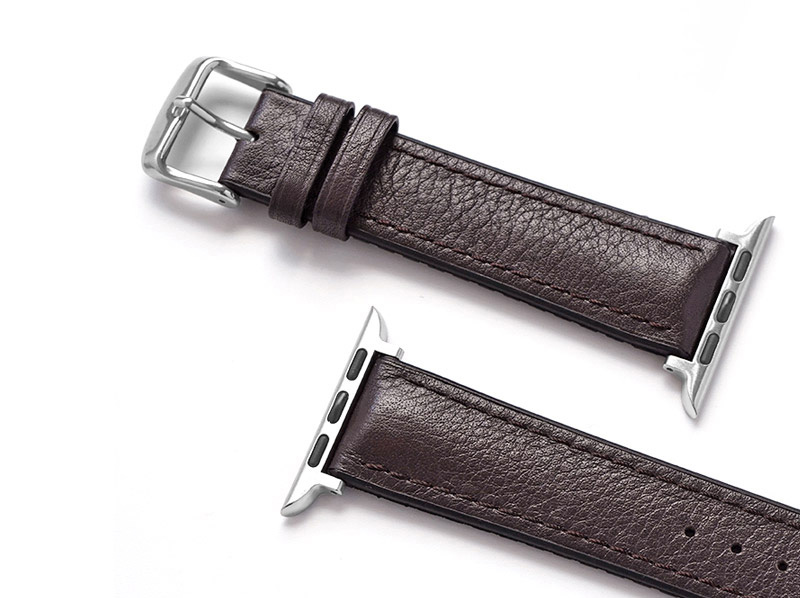 表側は撥水加工を施した牛革を使用しています。