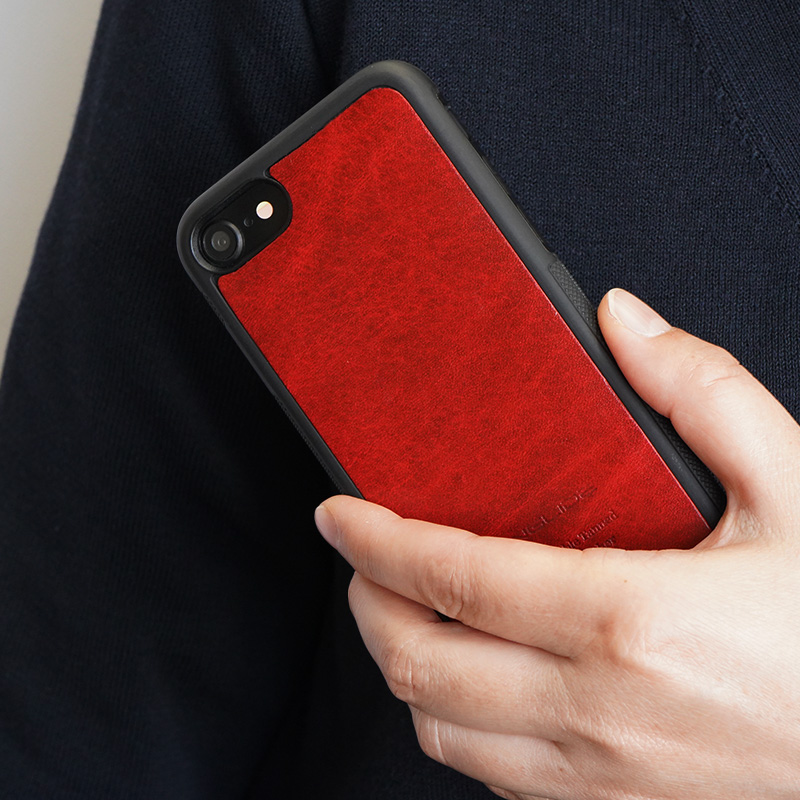 「革の宝石」と呼ばれるルガトーレザーを使用したiPhoneケース、艶をお楽しみください。