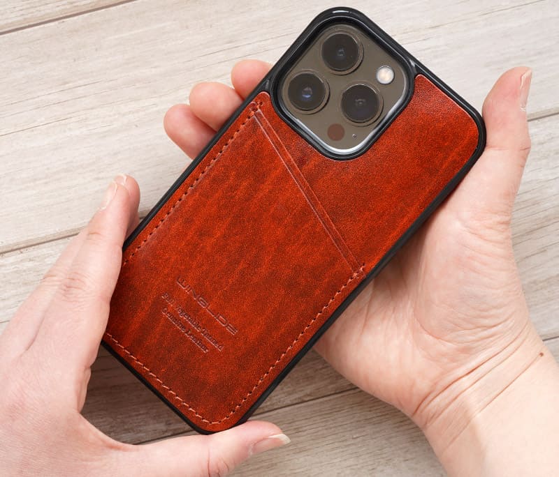上質な本革の質感とケースとしての機能性を兼ね備えた欲張りなiPhoneケース