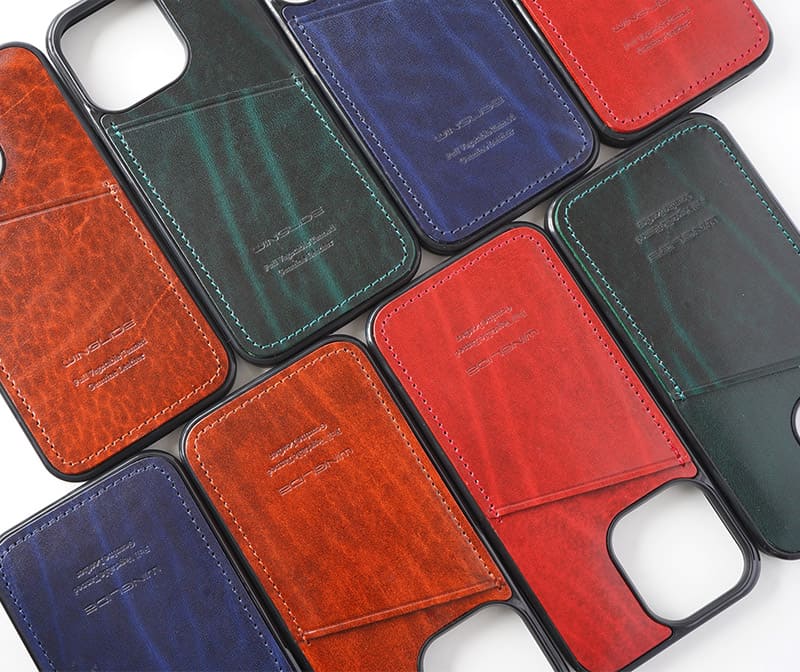 ルガトーレザーは、一枚一枚同じものななくすべてがオンリーワンとなります。ワイルドながらエレガント。