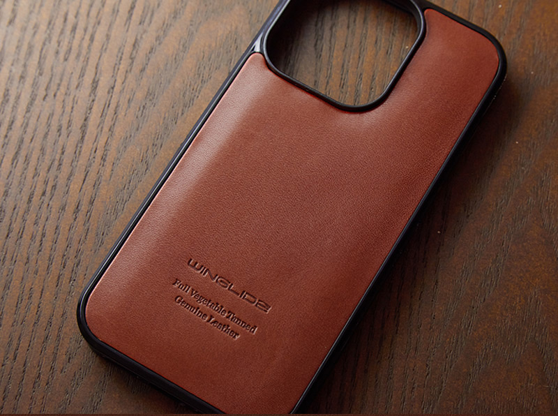 味わい深いじっくりとなめされた革