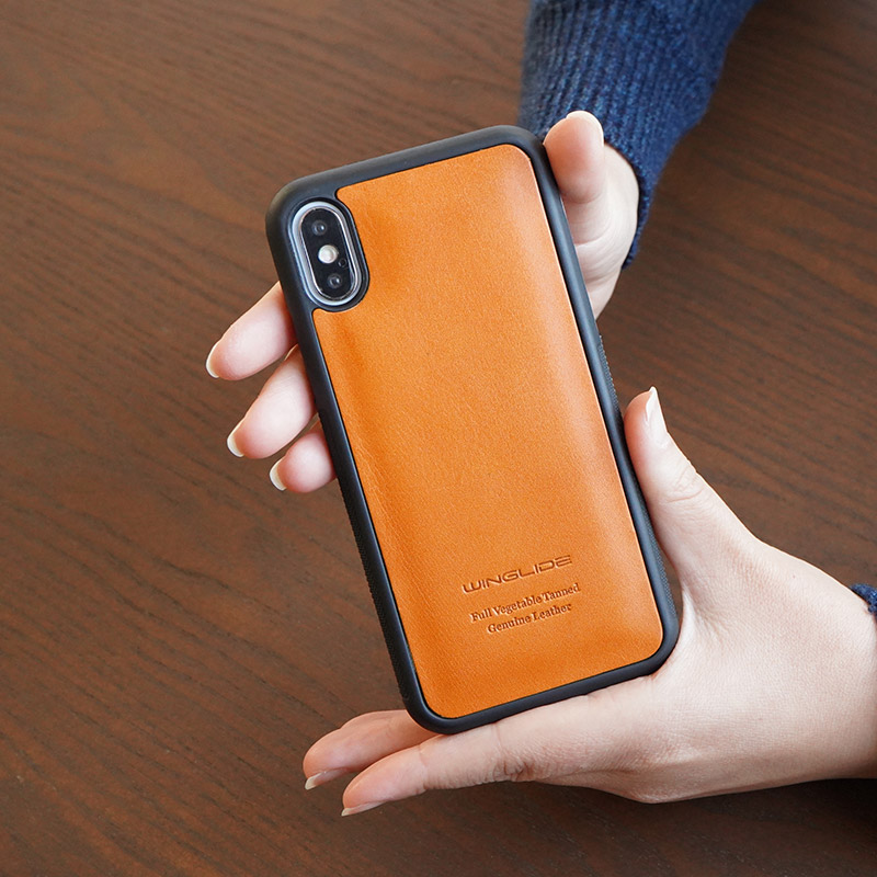 しっとりと手に馴染む、本革の質感をお楽しみください。