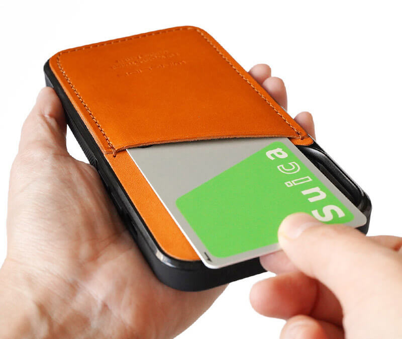 背面にカードポケット