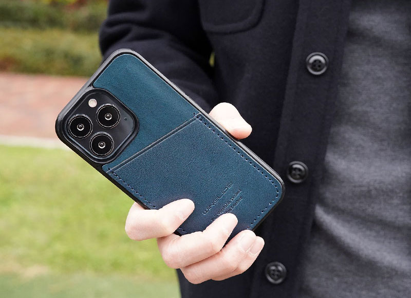 栃木レザーのダークブランがカッコいい背面カード収納付きスマホケース