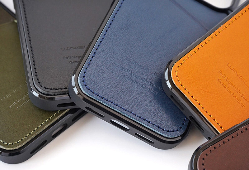 栃木レザーを使用した背面カード収納付きスマホケース