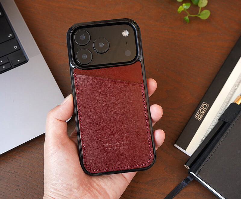 栃木レザーのブラックがカッコいい背面カード収納付きスマホケース