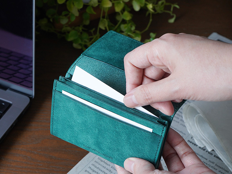 プエブロレザーのオルテンシア(ブルーグリーン)がおしゃれなカードケース / 名刺入れ
