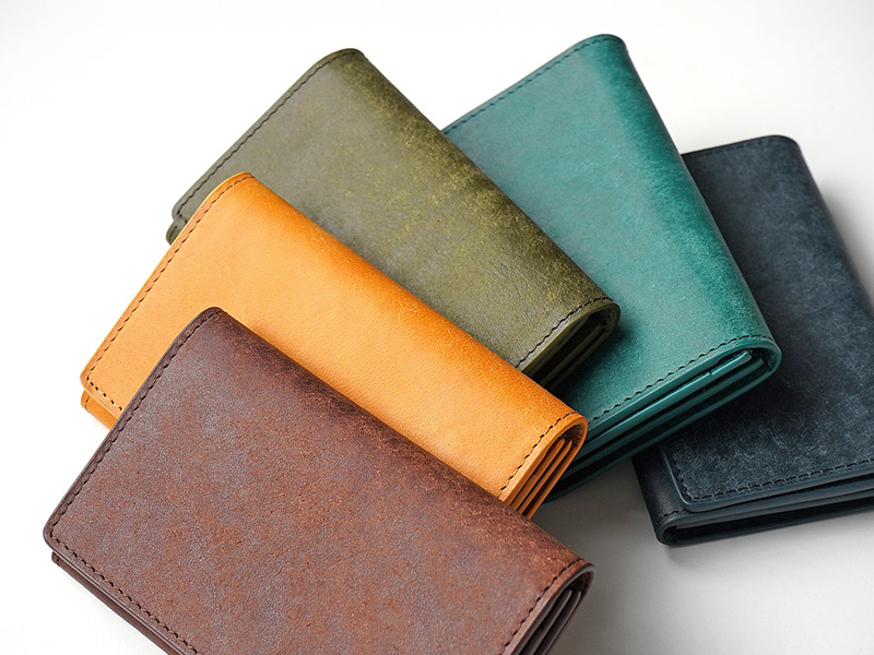 使えば使うほど艶が増す、思う存分エイジングが楽しめるプエブロレザー